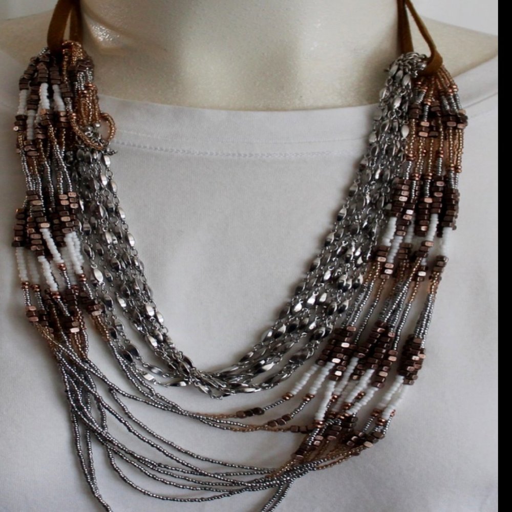 Stella and Dot Mesa Necklace